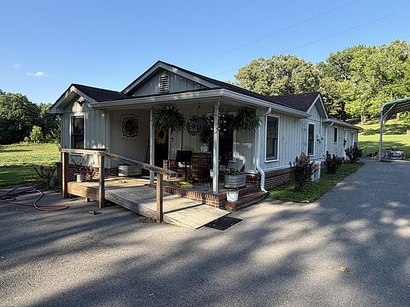 2nd image of 608 E Garden Farm Rd