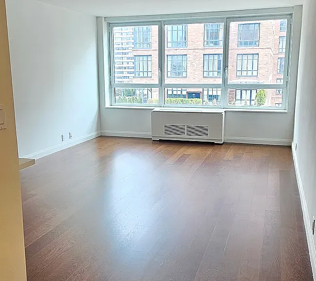 200 E 94th St #916 — Photo 5