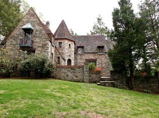 678 Colonial Ave, Pelham, NY 10803