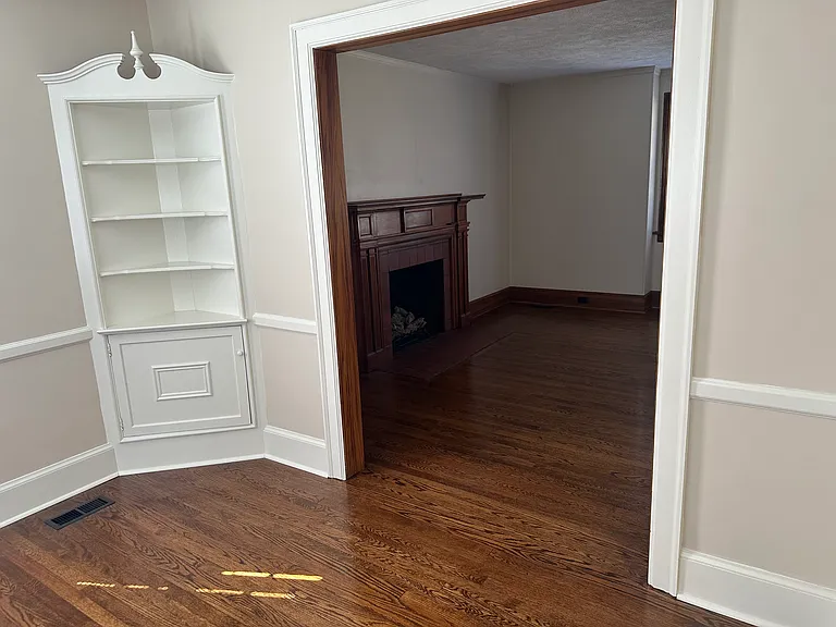612 Lawrence Ave — Photo 8