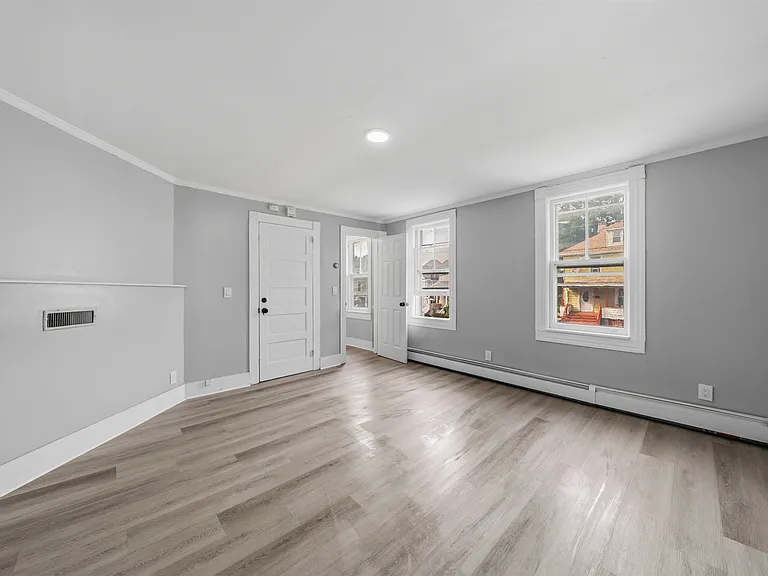 Knapp Ave — Photo 10