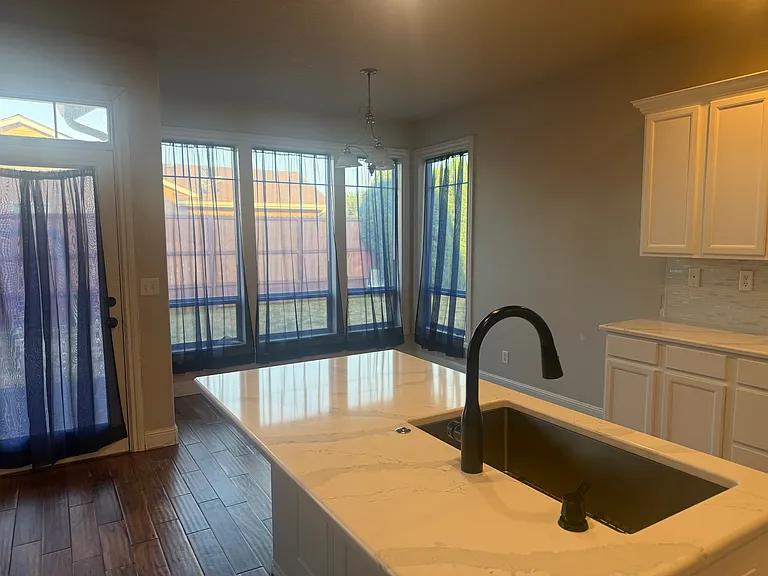 2288 Hollywood Dr NE — Photo 11