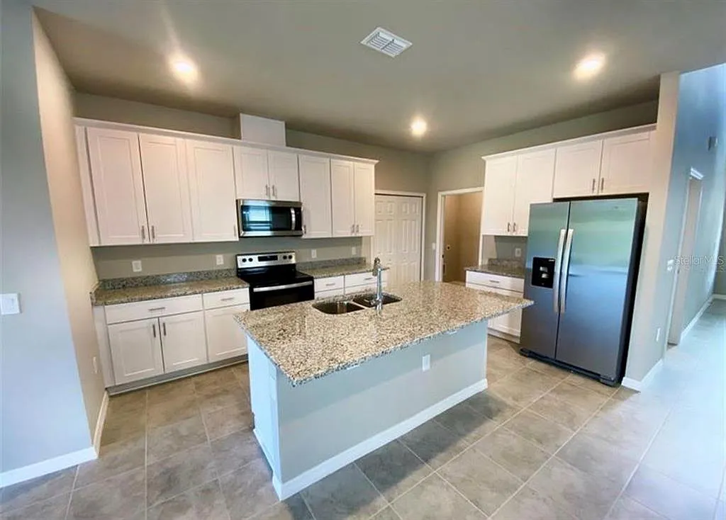 4 bed, 2.5 bath, 2226 sqft, $2,850 — Photo 4