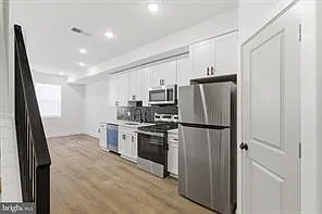 2146 N Franklin St #3 — Photo 6