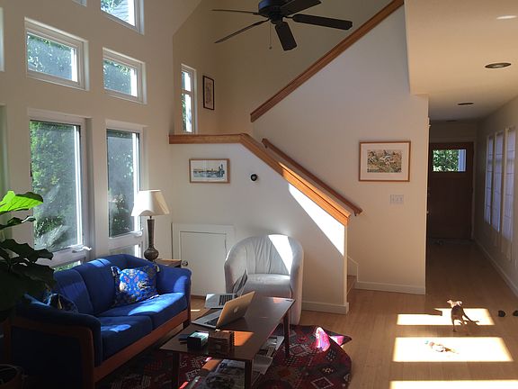 Vaulted ceiling with fan in living room