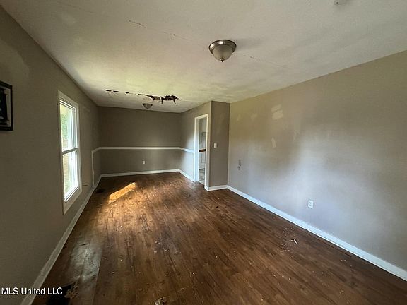 3rd image of 2750 Pinedale St