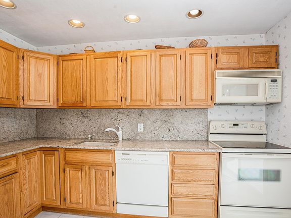 5th image of 5 Henlee Ct