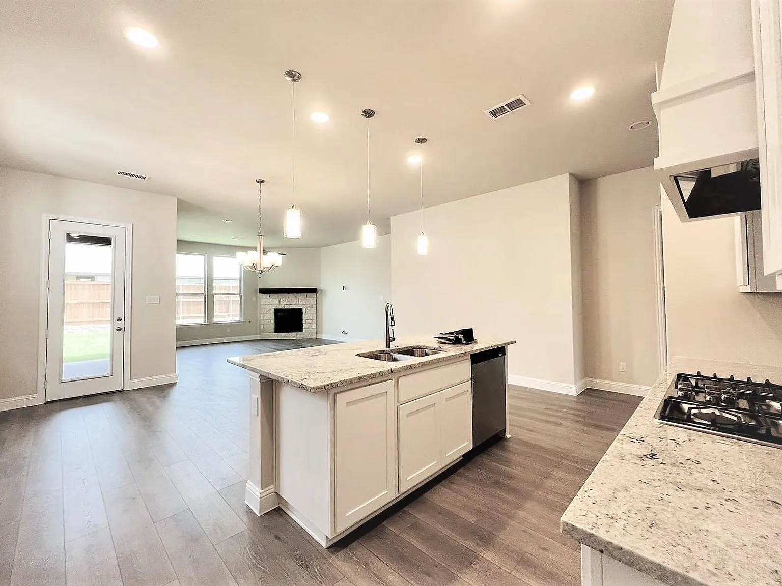 3517 Clara Dr — Photo 4