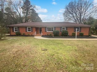 4616 Whispering Oaks Dr, Charlotte, NC 28213
