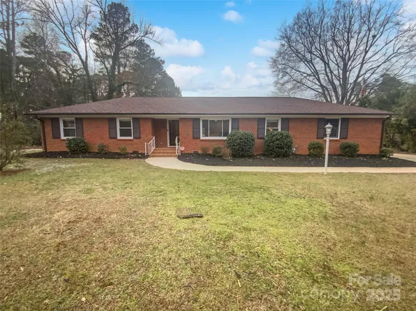 4616 Whispering Oaks Dr, Charlotte, NC 28213