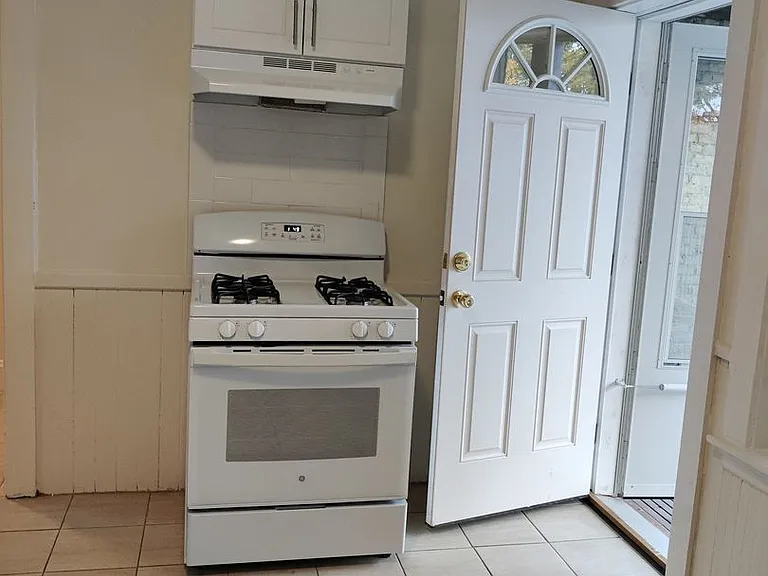 8 Barrows St #1E — Photo 23