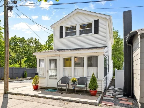 7 Peterson Rd, Quincy, MA 02169