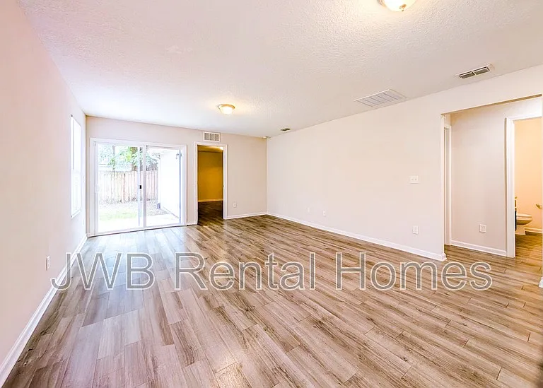 8000 Dandy Ave — Photo 4