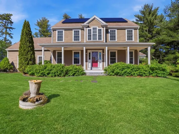 8 Winterberry Ln, Wareham, MA 02571