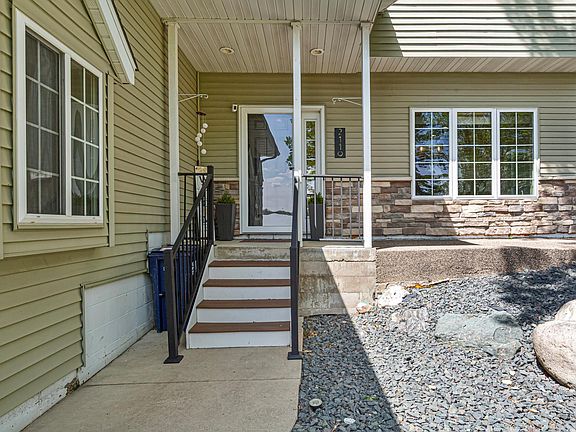 4th image of 2119 199th St W