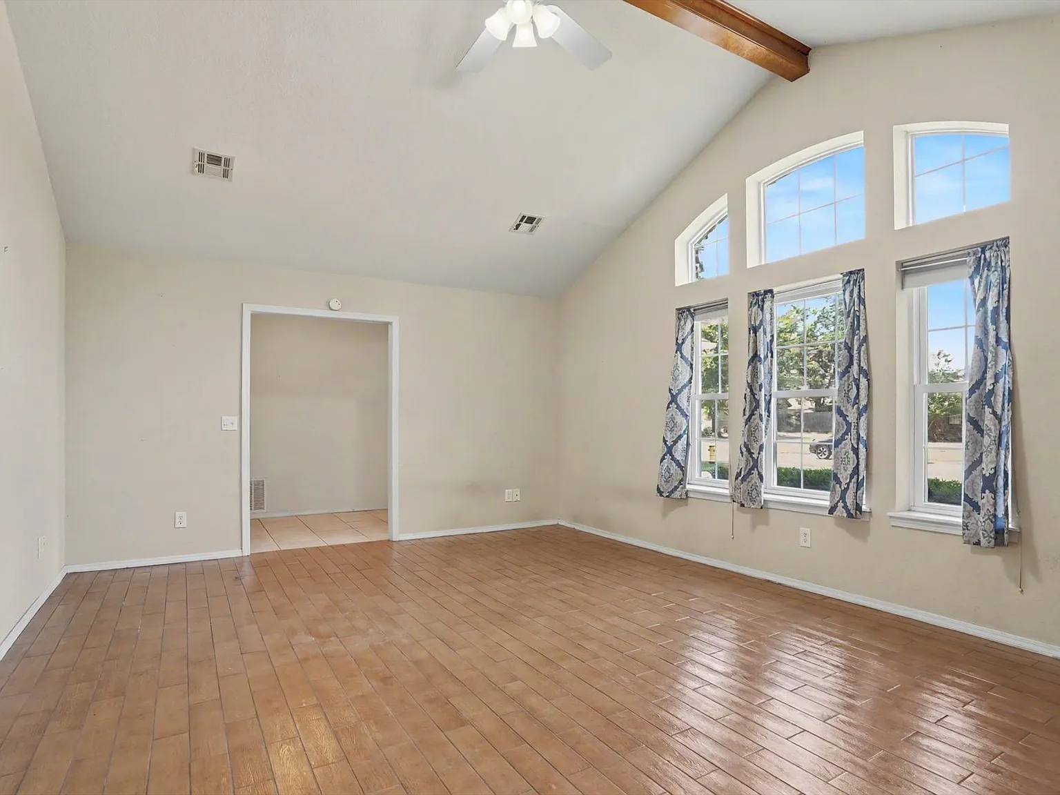 3 bed, 2.0 bath, 1599 sqft, $1,700 — Photo 4
