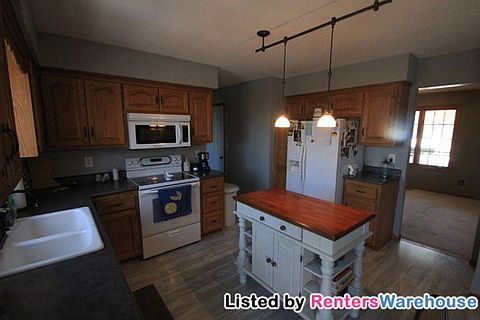 3rd image of 9562 Jewel Ln N