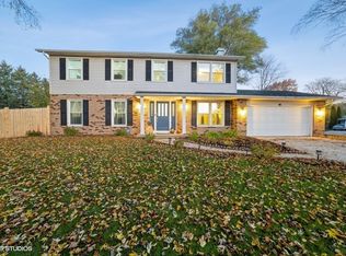 88 Devonshire Cir, Elgin, IL 60123