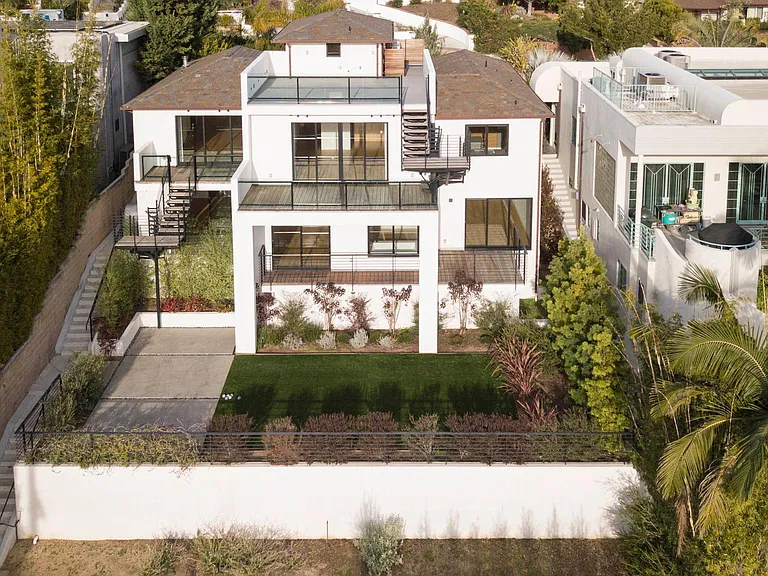 902 Berkeley St — Photo 4