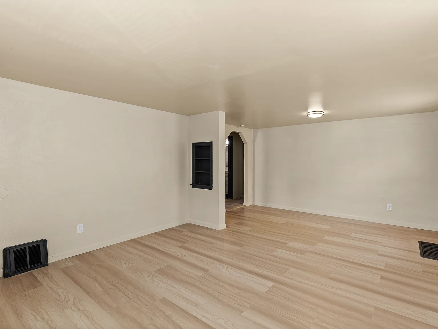 2 bed, 950 sqft, $1,195 — Photo 2