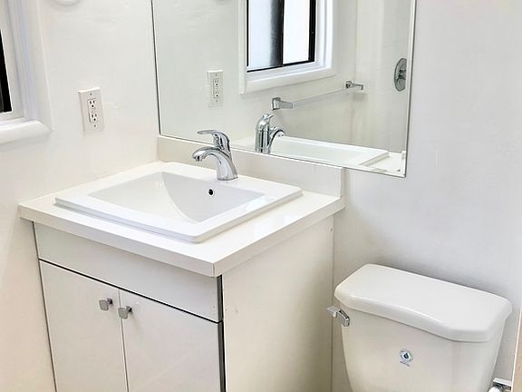 4th image of 2555 S Sepulveda Blvd #1A