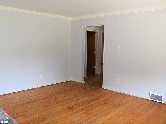 5th image of 26091 Bryan St