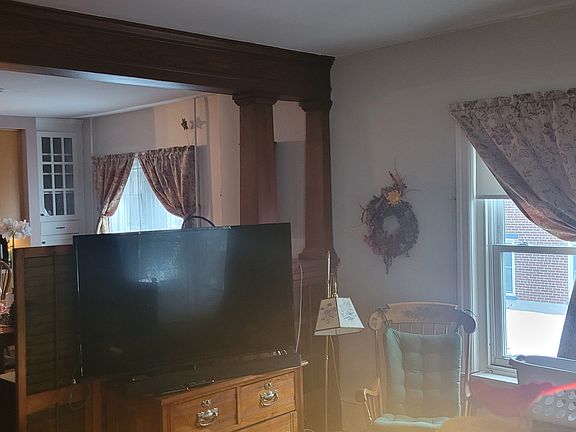 3rd image of 1118 Station Rd