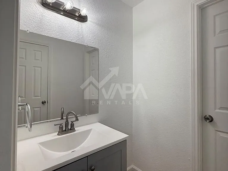 1074 Honeytree St — Photo 14