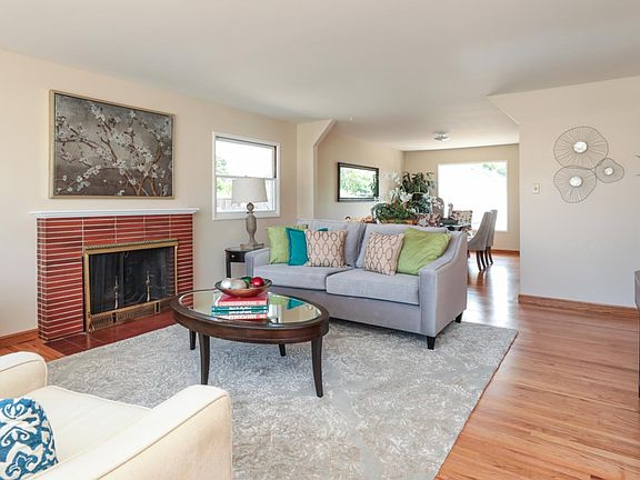 3rd image of 520 Parkmoor Ave