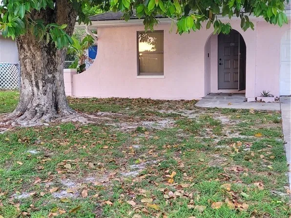 1209 SE 23rd Pl, Cape Coral, FL 33990