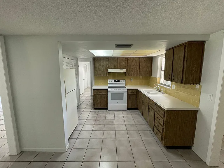 7552 Cumber Dr — Photo 10