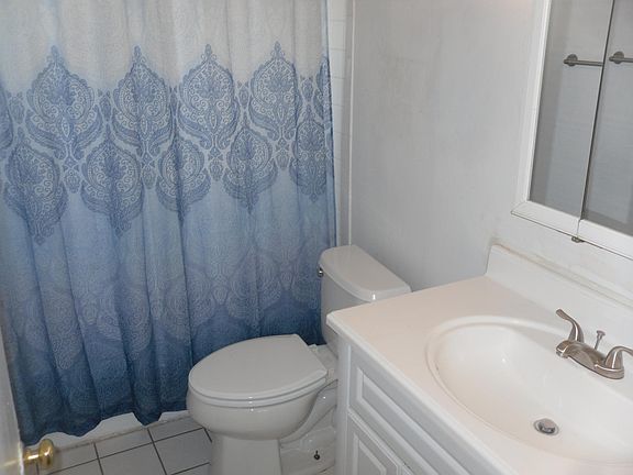 4th image of 4919 Laurel Ave