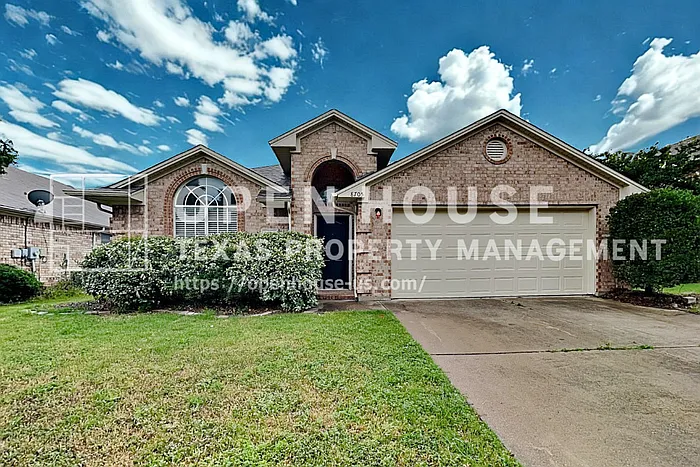 8705 Sunset Trace Dr — Photo 1