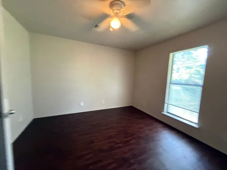 504 Highland Dr — Photo 5