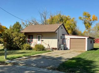 111 4th St NE, Rugby, ND 58368