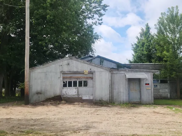 93 Ferry St, Chicopee, MA 01013