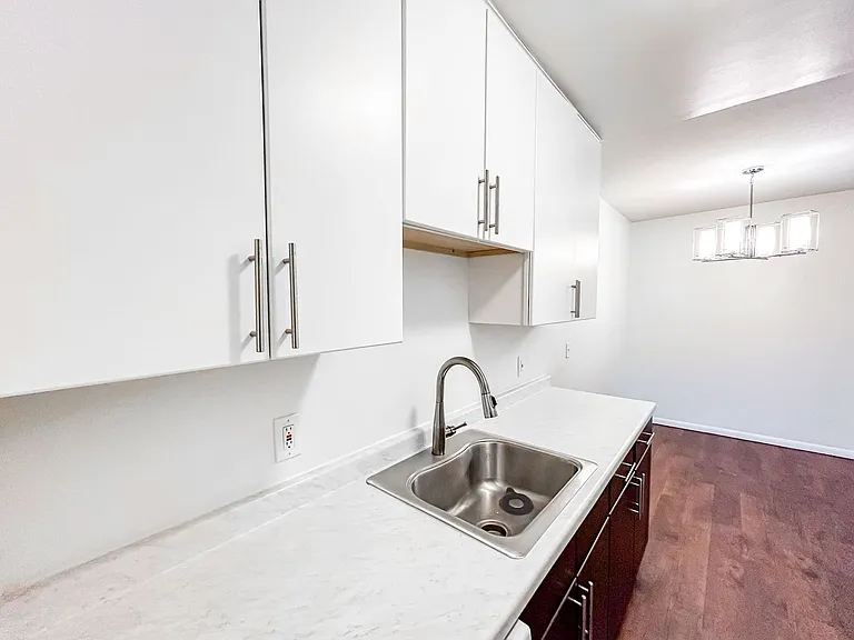 242 West Franklin Ave — Photo 55