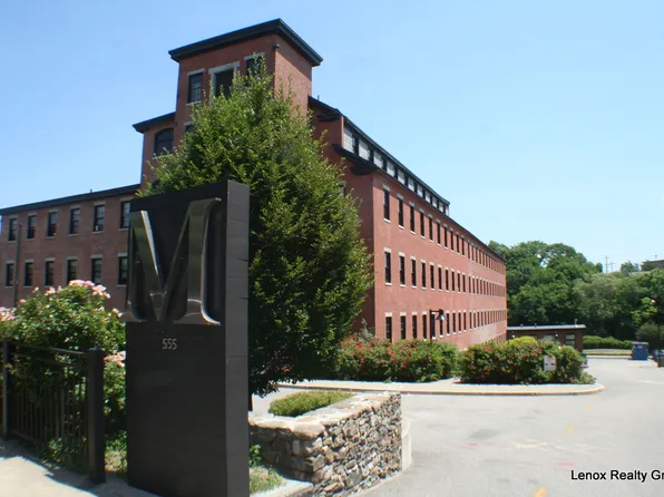 535 Roosevelt Ave APT 200, Central Falls, RI 02863