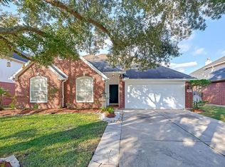 6022 Villa Hills Dr, Houston, TX 77066