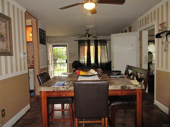 4th image of 109 Cowrie Ave SW