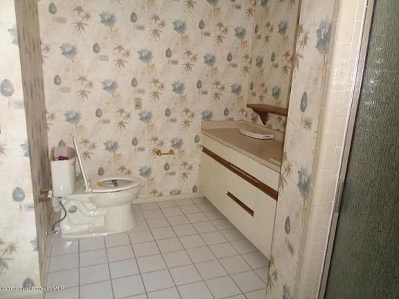 3rd image of 3100 Amberwood Ln
