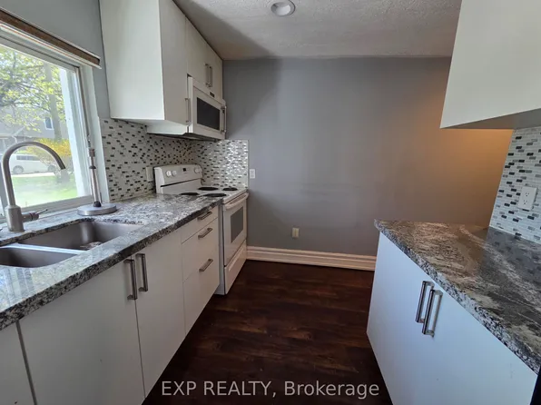 2021 Edinburgh Dr #2, Burlington, ON L7R 2C8
