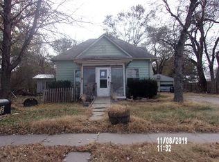 824 Bridge St, Clay Center, KS 67432