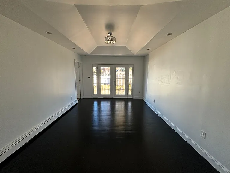 303 West Ln — Photo 4