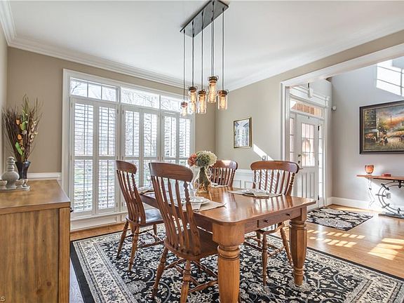 4th image of 1 Rosebay Ln