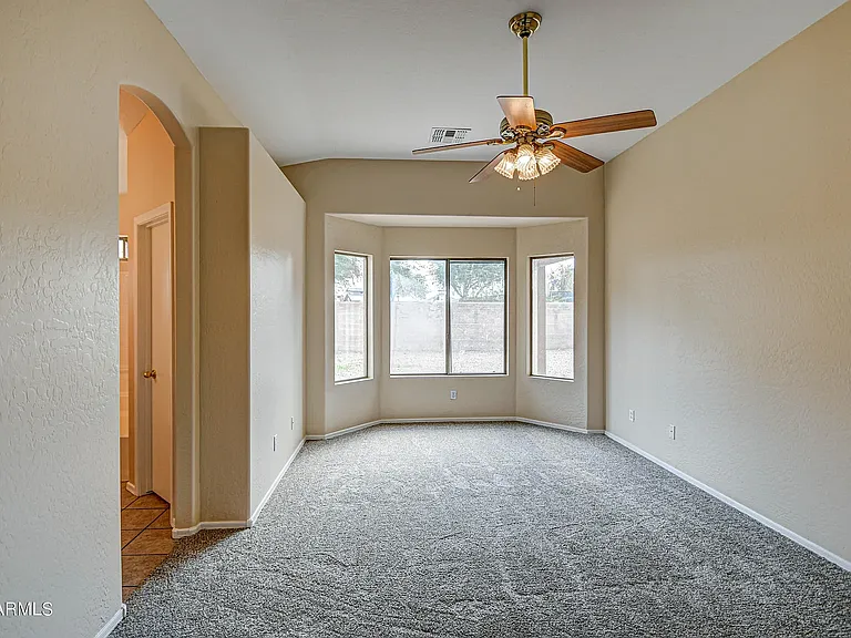 31111 N Claridge Cir — Photo 13