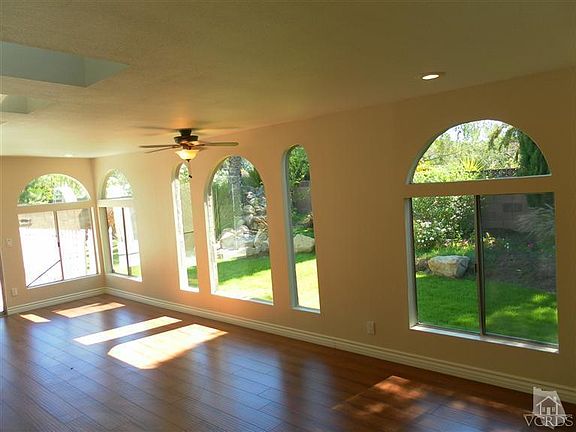 5th image of 255 Satinwood Ave