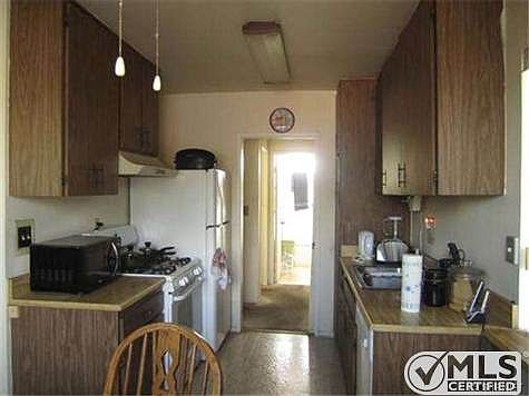 2nd image of 17135 Roscoe Blvd Unit 10