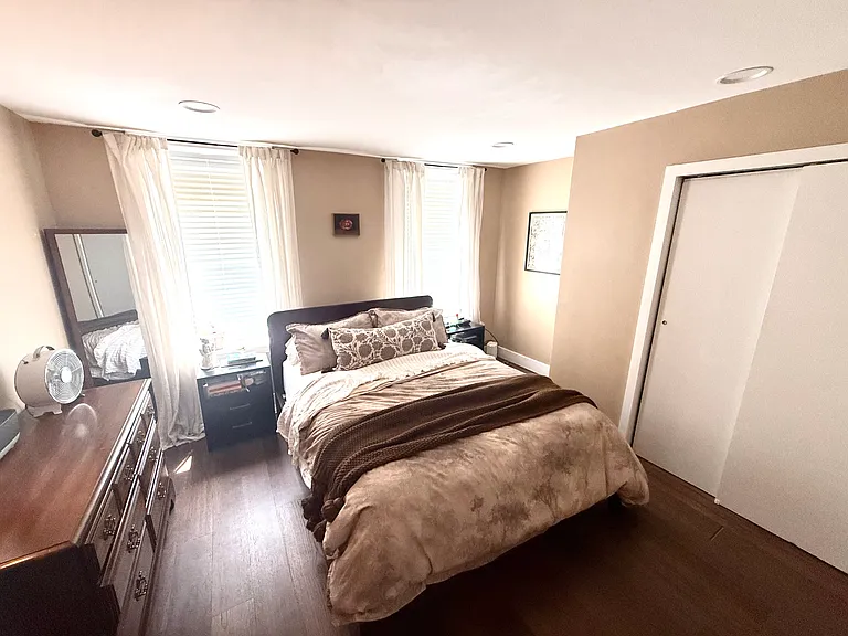 1832 S Mole St — Photo 7