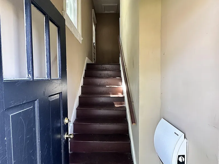 505 1/2 E Locust St — Photo 4